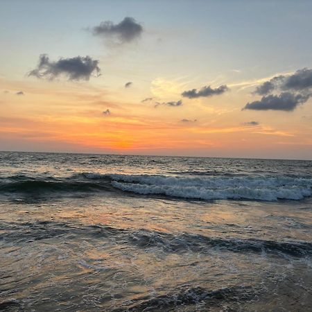 Village Inn Resort Negombo Bagian luar foto
